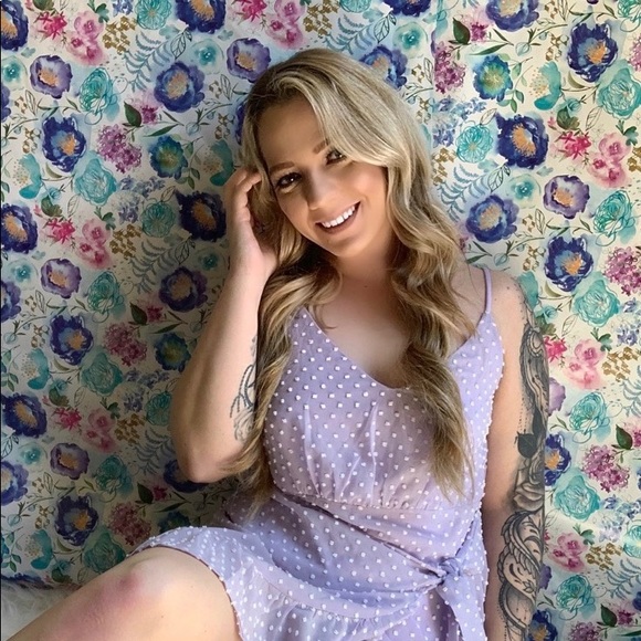 Meet your Posher, Jennifer - Picture 2 of 3